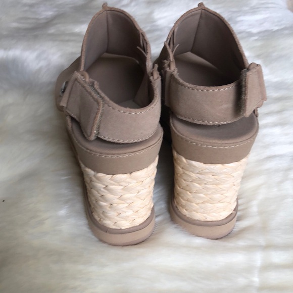 UGG Women's Tan Abbot Strap Platform Wedge Sandal NWOT - Picture 5 of 9